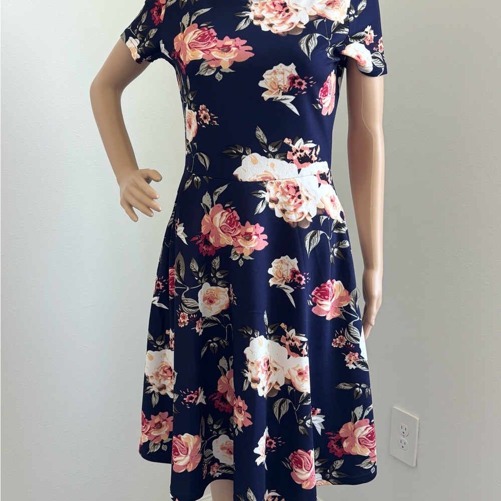 Huhot Multicolor Women’s Floral Dress w/Side Pockets Size MD
NWOT